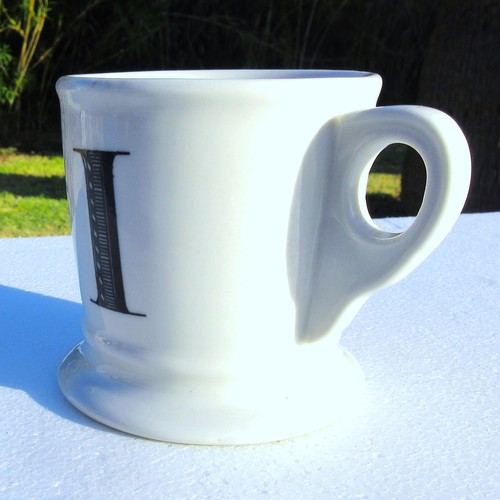 Taza de café con monograma ANTHROPOLOGIE inicial "I" blanca negra estilo jarra afeitado - Imagen 2 de 10