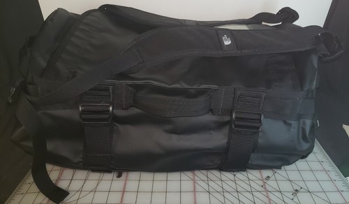 BOLSO DE LONA NUEVO CON ETIQUETAS VANS/ NORTH FACE COLLAB BASE CAMP con CORREAS DE SKATE, NEGRO - Imagen 6 de 16