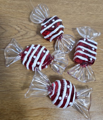 Vintage Red White Hard Plastic White Flocked Candy Pieces Ornaments Christmas - Picture 2 of 10