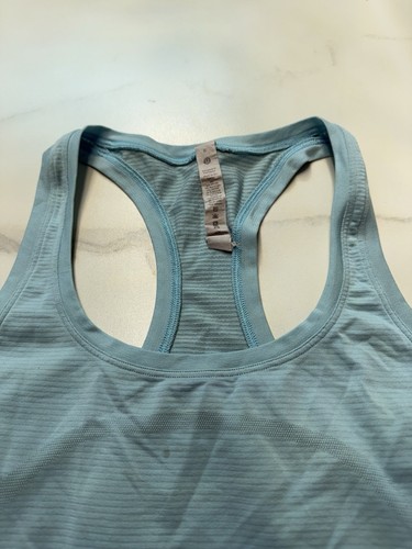 Camiseta sin mangas Lululemon Swiftly Racerback talla 8 azul claro para mujer longitud carrera - Imagen 5 de 5