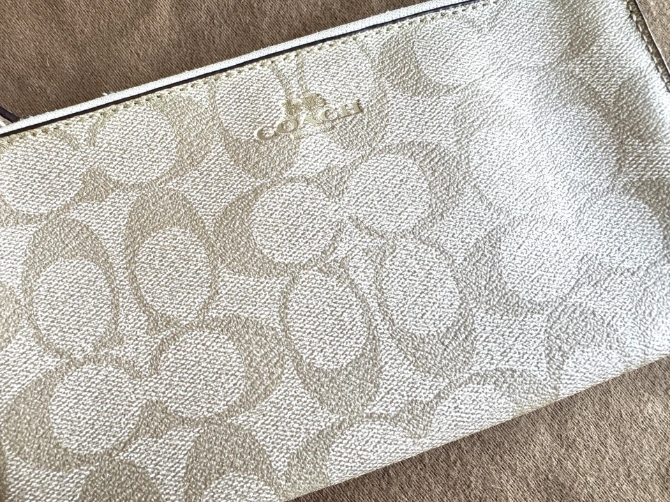 Muñequera Coach Signature Doble Cremallera Blanca Caqui - Nueva, Sin Etiqueta Foto 2 de 4