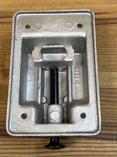 Cubierta de interruptor de caja de salida Crouse-Hinds DS128 con junta - Imagen 3 de 3