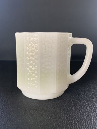 Federal Glass White Moonglow Iridescent Opalescent Coffee Mug Textured Vintage - Picture 1 of 8