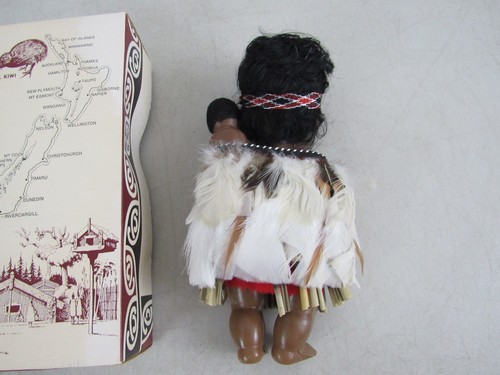 Muñeca de recuerdo vintage de Nueva Zelanda con bebé - nueva caja abierta - Imagen 5 de 12