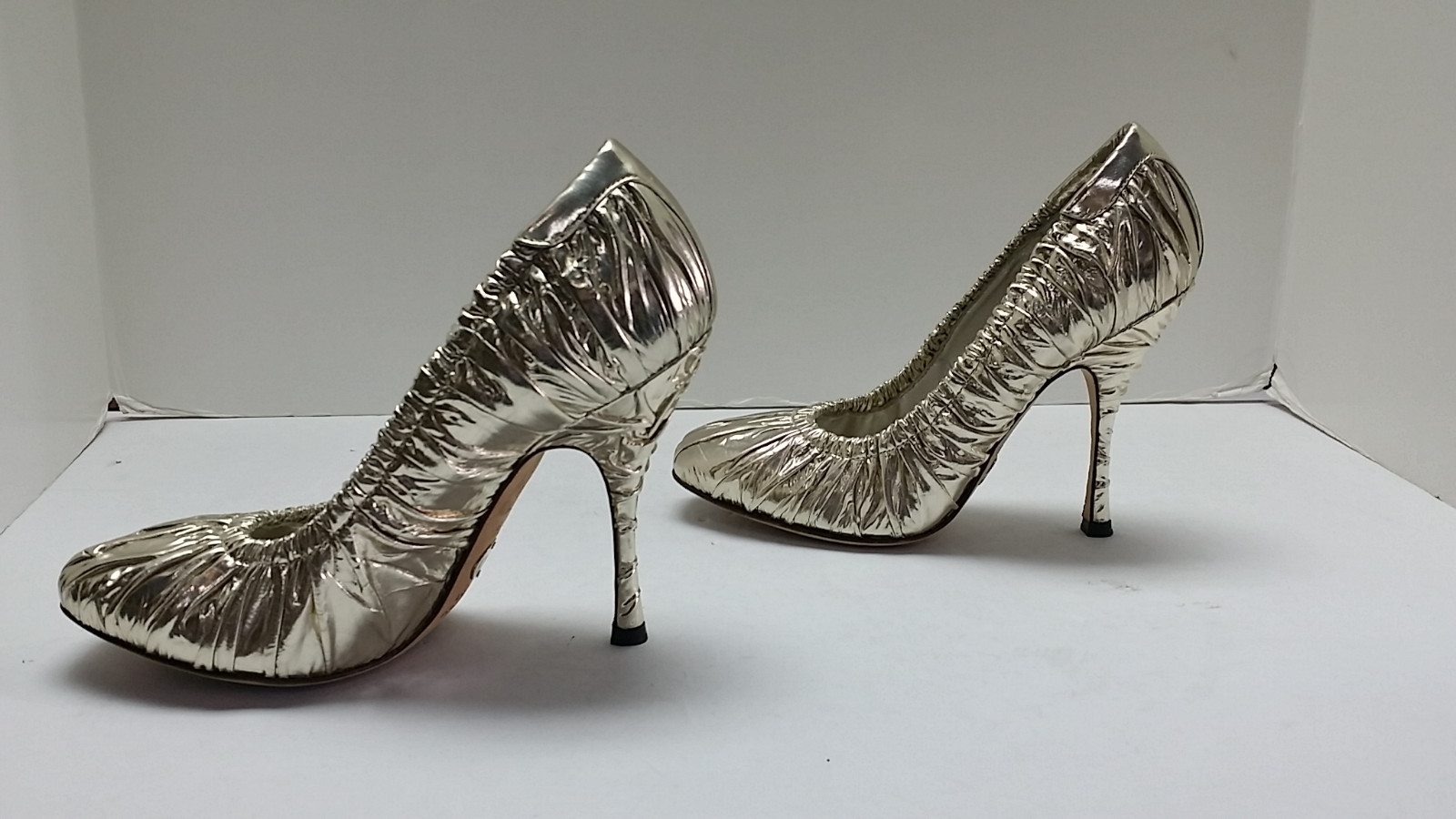 D & Patent G – Ruched Light Gold Patent & Leder Round-Toe Pumps 4f979c D & Patent G – Ruched Light Gold Patent & Leder Round-Toe Pumps 4f979c