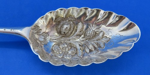 Silver plate electroplate vintage Victorian antique fruit berry serving spoon B - Picture 6 of 12