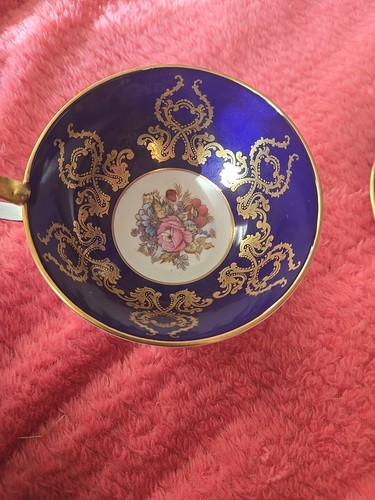 Taza de té y platillo Aynsley JA Bailey rosa col oro rosa pergamino en azul cobalto - Imagen 5 de 7