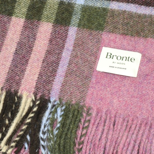 Bronte By Moon Chesil Raspberry Fringed 100% Pure New Wool Luxury Soft Throw - Picture 3 of 6