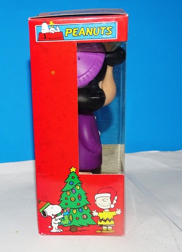 Funko Wacky Wobbler PEANUTS - LUCY Christmas - Imagen 3 de 6