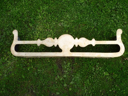 AN ANTIQUE FRENCH, LARGE, TRIVET TOP,  BRASS FIREPLACE FENDER, BRASS FIRE FENDER - Picture 3 of 7