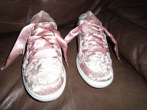 Sugar Cotton Candy Low Top Ribbon Lace Up Fashion Sneakers Girl's 4 EUC - Picture 2 of 12