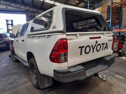 TOYOTA HILUX CONSOLE CENTRE CONSOLE, AUTO T/M, W/ LID TYPE, NON REAR A/C TYPE, B - Picture 6 of 12