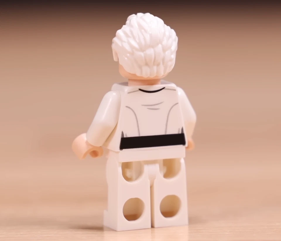 LEGO Star Wars полковник Юларен эксклюзивная минифигурка Звезда смерти 75419 - в руке - Изображение 2 из 4