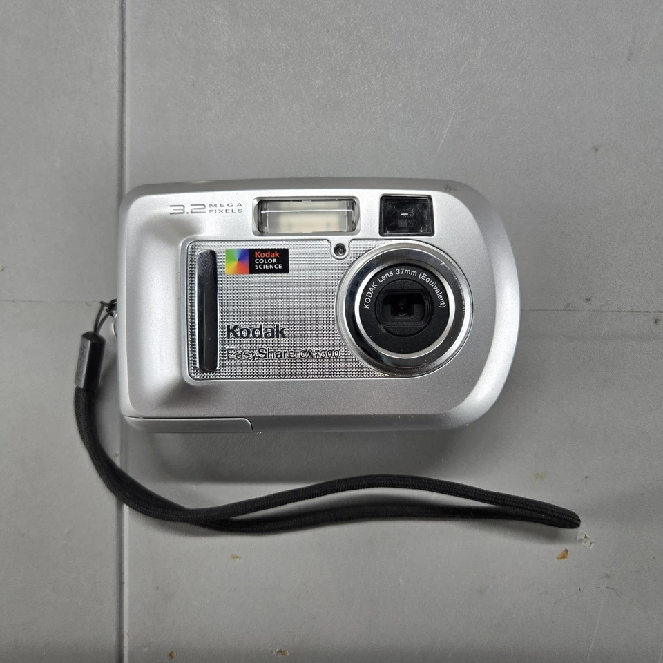 Kodak EasyShare CX7300 3.2MP Silver Digital Camera w/ SD Card & Bag WORKS - Image 2 of 4