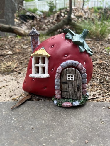 Strawberry Fairy House - Picture 2 of 15