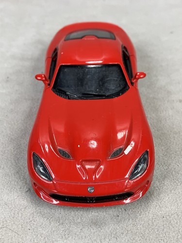 Maisto diecast model of a 2013 Dodge SRT Viper GTS - Picture 5 of 9