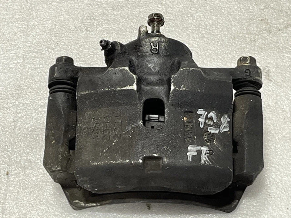 Honda Accord 1991 sedán lado del pasajero derecho pinza de freno delantera Foto 2 de 4