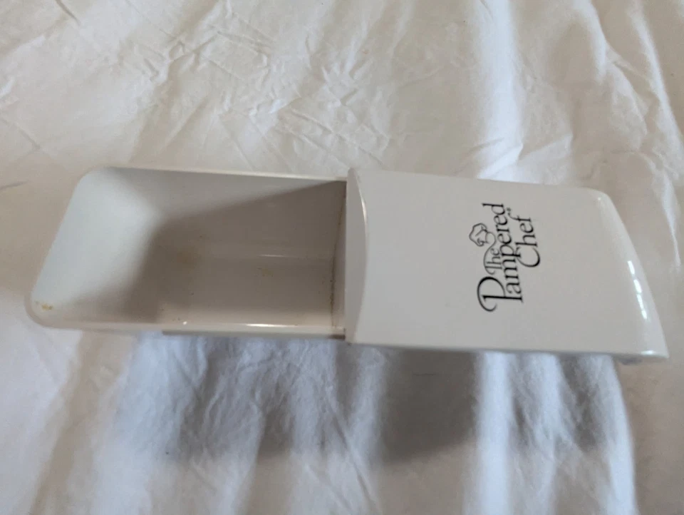 The Pampered Chef Adjustable Dry Measuring Cup 250 ml Or 1 Cup - Image 3 of 4