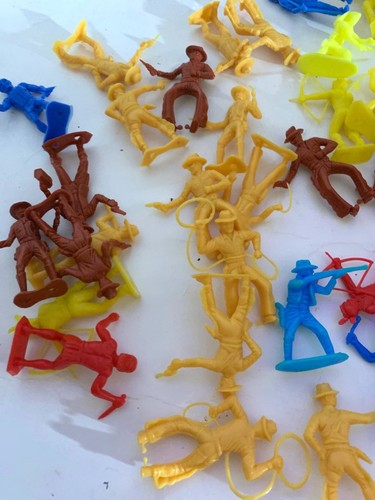 Vintage Cowboy und Indianer Plastik Spielzeug Sammlung Multicolor Figuren. - Bild 4 von 5