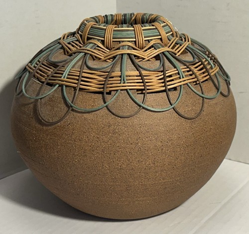 Hilda Kidd Wiesenmeyer 2004 Basket Pottery 7.75” Vase Excellent No Breaks/Losses - Picture 5 of 17