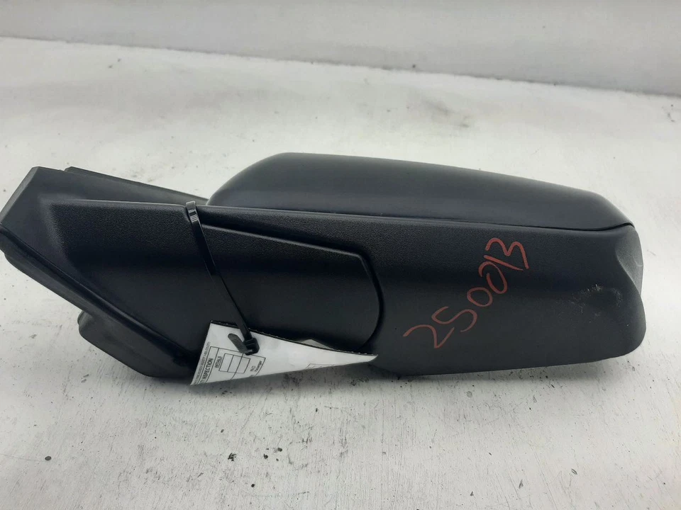 2018-2022 CHEVROLET EQUINOX Driver Side View Mirror Body Color Cap 84604243  - Image 3 of 4