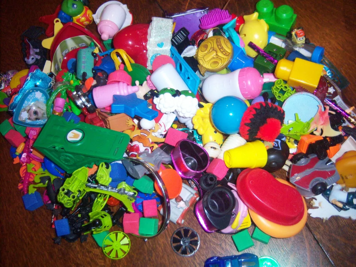 BOX FULL OF SMALL TOYS, PIECES, CRAFTS- BOTTOM OF THE TOY BOX STUFF! FREE  SHIP