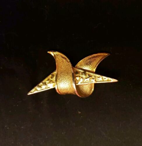Vintage Gerry's Signed Gold Tone Brooch 2" - Picture 3 of 4