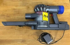 Dyson Cyclone V7 Animal Cordless Stick Vacuum Cleaner Plus Accessories