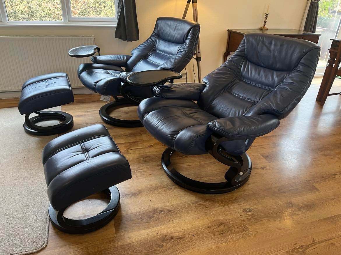 PAIR OF HIMOLLA CORRIB ZEROSTRESS LEATHER SWIVEL RECLINING CHAIR