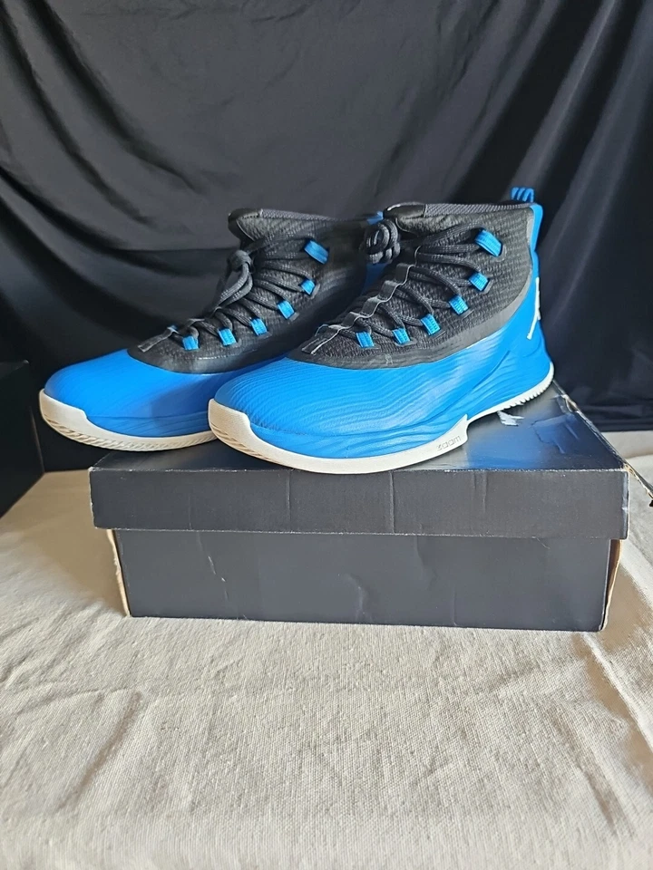 Tênis de basquete masculino Nike Jordan ULTRA FLY 2 azul royal 897998-402 TAMANHO 9 - Imagem 2 de 4