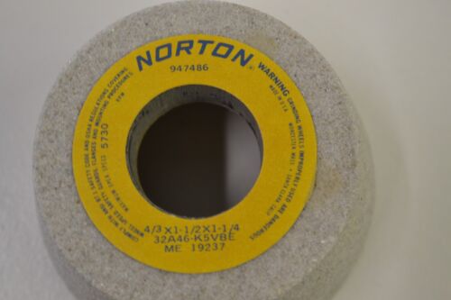 Eine neue Norton 4/3 x 1-1/2" x 1-1/4" Bördelschale Schleifscheibe 32A46-K5VBE - Bild 3 von 3