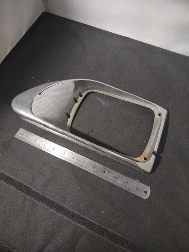 NAVISTAR INTERNATIONAL SYLVANIA HEADLAMP BEZEL LH 61A-1709-0075 OEM PART CHROME  - Picture 3 of 12