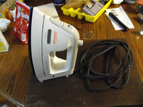Sunbeam Safety Smart Auto Shut Off Non Stick Finish Model 3953 - Picture 3 of 6