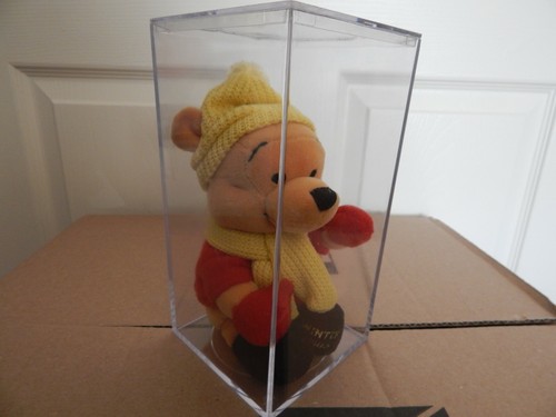 DISNEY WINNIE THE POOH WINTER 2002 POOH PLUSH MINI BEAN BAG 8" WITH ACRYLIC BOX - Picture 2 of 10