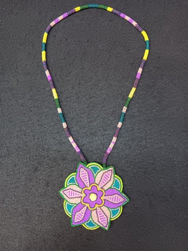 NICE HAND CRAFTED BEADED FLOWER DESIGN ROSETTE NATIVE AMERICAN INDIAN NECKLACE