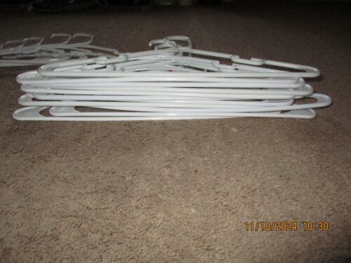 Lot of 30 White Notched Plastic Tubular Hangers For Clothing Standard Size - Picture 5 of 6