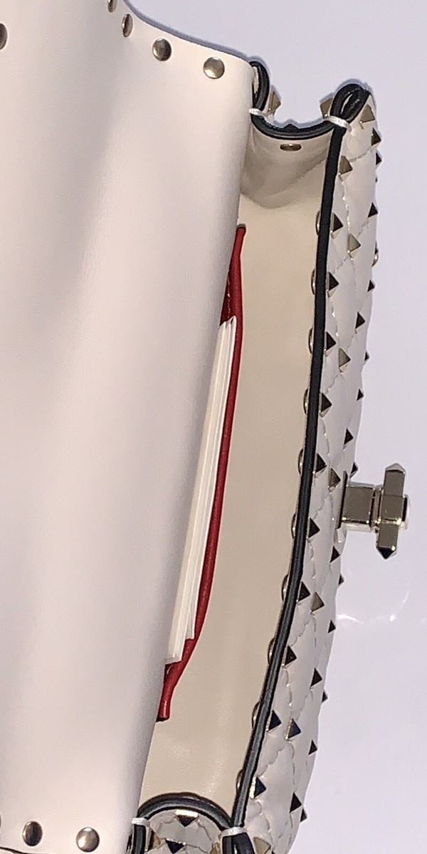 【関税込み】Valentino Garavani 'Rockstud Spike' shoulder bag Valentino Garavani Quilted Rockstud Spike Chain Shoulder Bag
