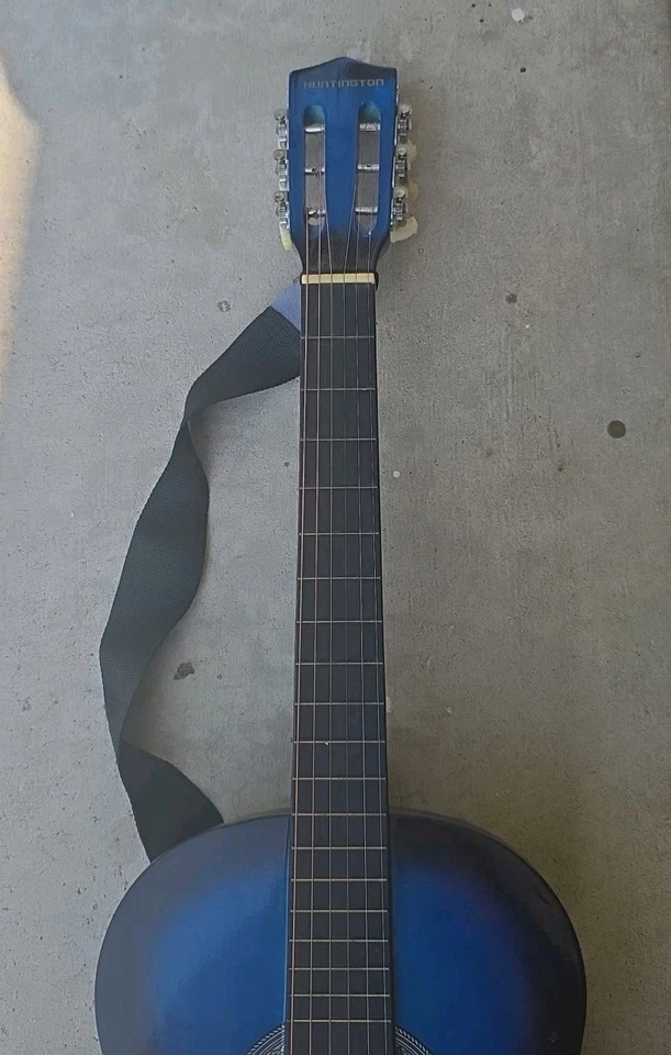 Huntington guitar black and white electeic  Foto 2 de 4