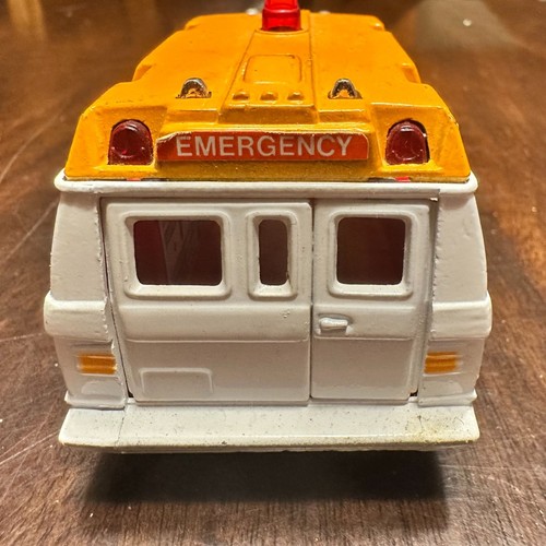 Corgi Die Cast Chevrolet Van Ambulance - Picture 3 of 6