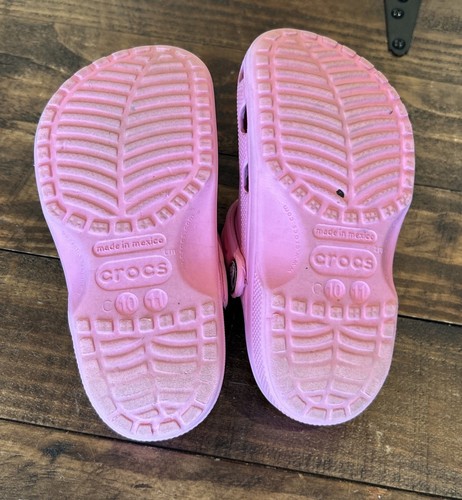 Unisex Child Crocs Classic Clogs Sandals Pink Sz 10 /11 lightweight shoes - Picture 5 of 5