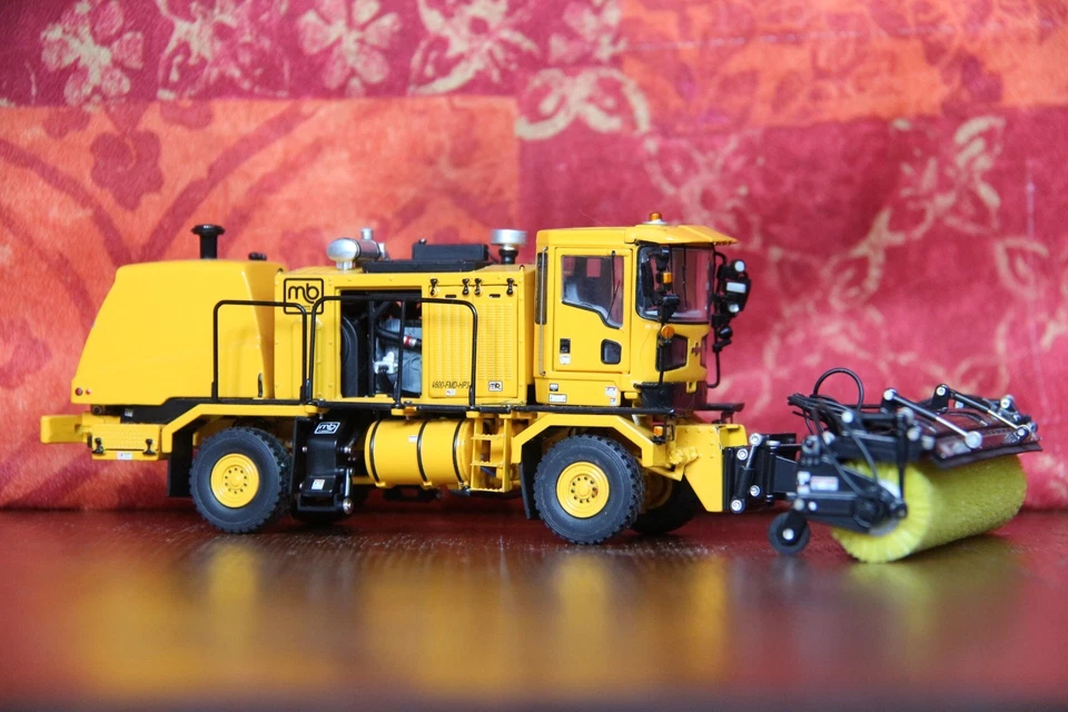 TWH 1:50 Oshkosh H-series balayeuse d'aéroport MB non WSI - Photo 4/4