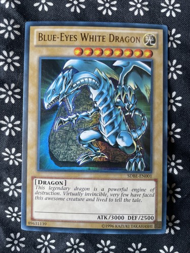 Yu-Gi-Oh ! TCG Blue-Eyes White Dragon Structure Deck : Saga of Blue-Eyes Blanc...