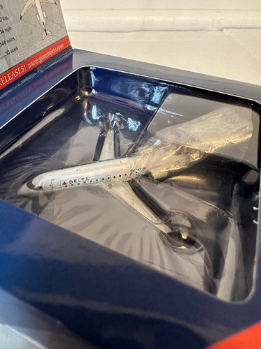 Gemini Jets 1:400 Diecast Delta Connection Bombardier CRJ-200 N858AS GJDAL1510 - Picture 6 of 6