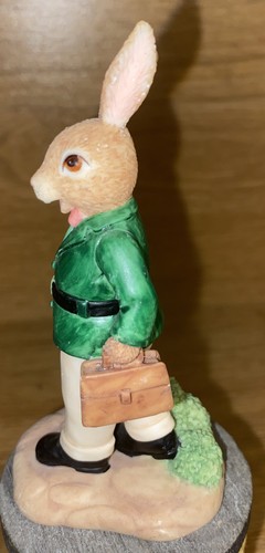 Royal Doulton Bunnykins Father Bunnykins Home from Work DBR8/3210 - Bild 2 von 7