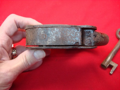 BARRONS PATENT LOCK - ANTIQUE LARGE SIZE PADLOCK - Picture 3 of 9