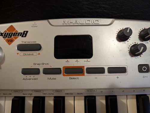 M-Audio Oxygen 8 v2 25-Key MIDI USB Keyboard Controller With USB Cable - TESTED - Picture 6 of 10