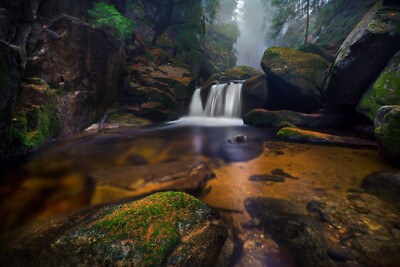 Fototapete-WATERFALL-(6538S)-VLIES-Tapete-Wald Berg Strom