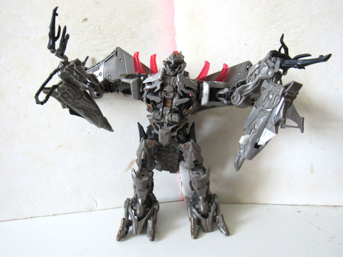 Hasbro Transformers Modellino Leader Class Premium Megatron - Foto 4 di 11