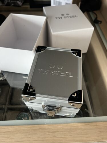 TW steel Men’s Watch Red Bull AMPOL Racing VS93 Rrp £250 Worn Once - Picture 5 of 6