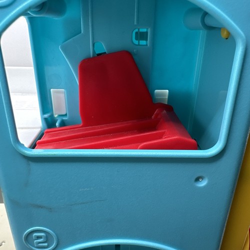 Rampa de garaje de estacionamiento de coches de juguete FISHER PRICE con elevador y repuesto de bombas de gas - Imagen 8 de 12